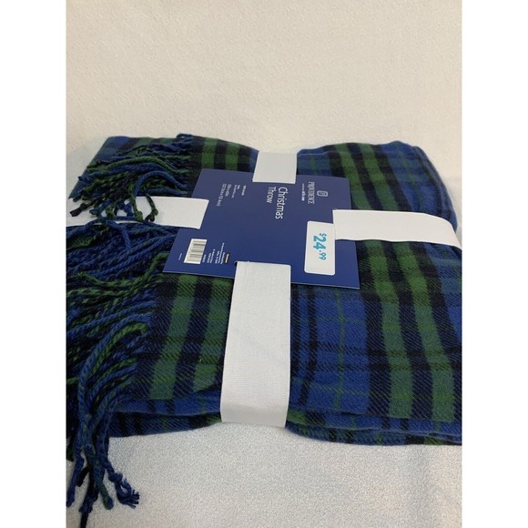 Christmas Throw 50in X 60in Blanket Providence Blue Cozy Warm Gift Wrapped Cold - Picture 5 of 6